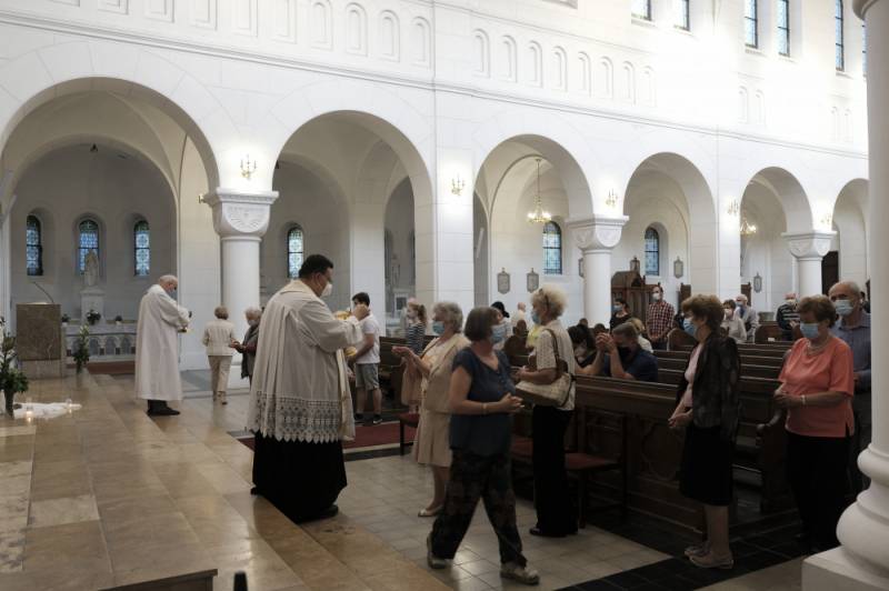 világméretű szentségimádás_Pius-templom (47).JPG